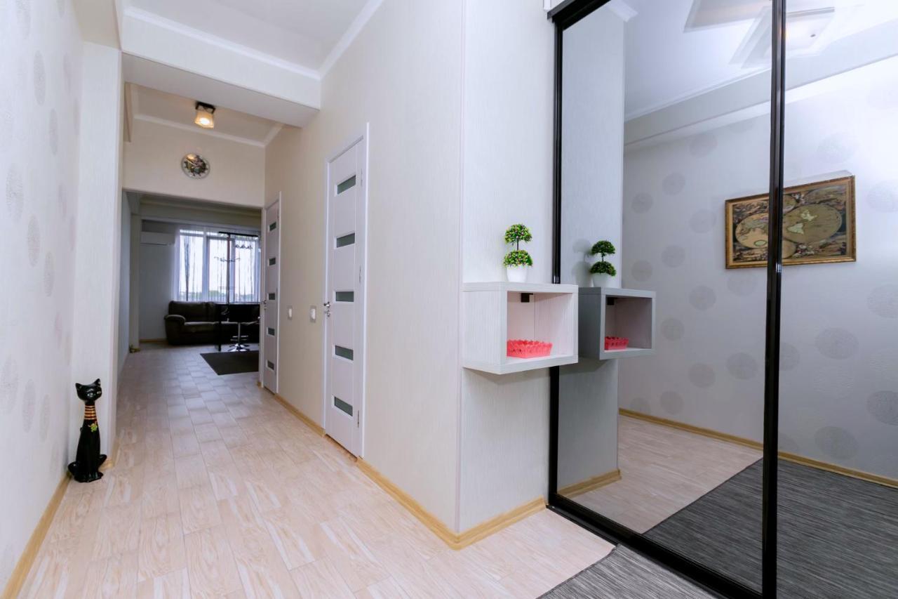 Apartament De Lux Cu 2 Camere Si Living Chisinau Exterior photo